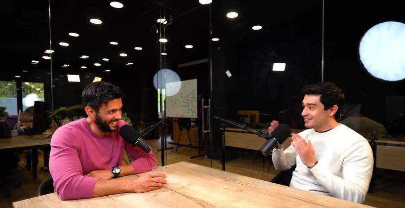 El asesor durante la entrevista- 'Wall Street Wolverine'.