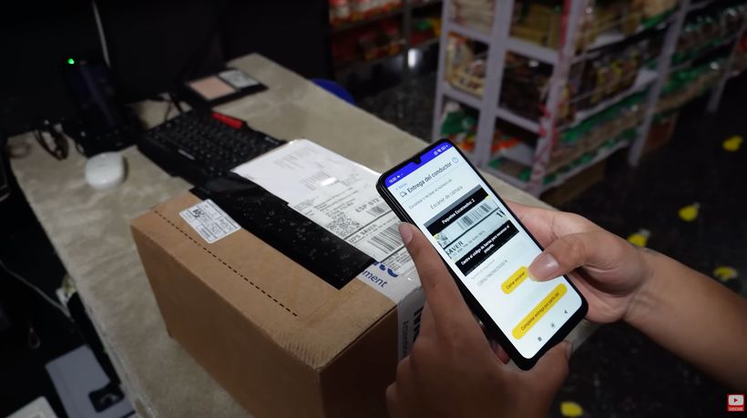 Momento en el que la tienda envía un paquete- 'Adrián G. Martin'.