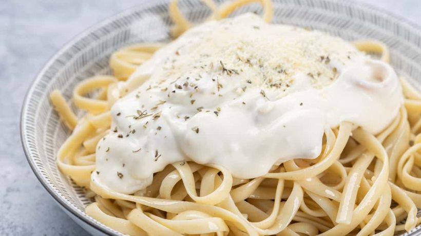 Pasta alfredo con pollo a la plancha