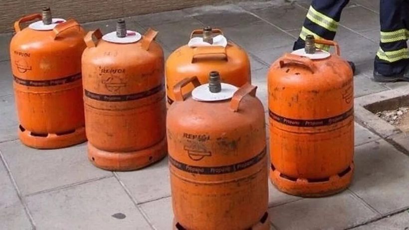 Varias bombonas de butano