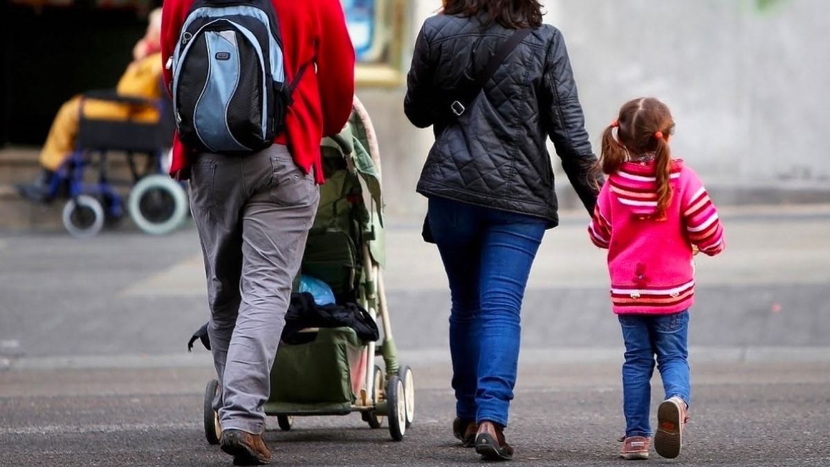 La ayuda de 480 euros del SEPE para jóvenes que no encuentran empleo y tienen hijos a cargo