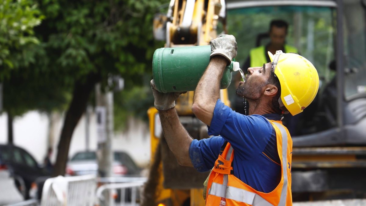 El Gobierno prohibirá el trabajo al aire libre cuando la AEMET avise de alerta roja o naranja