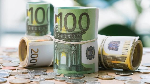 Hacienda te puede multar si te regalan dinero en Navidad: cómo evitarlo