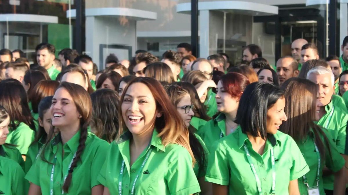 Leroy Merlin busca personal: sueldo de 1.300 euros sin experiencia y contrato fijo