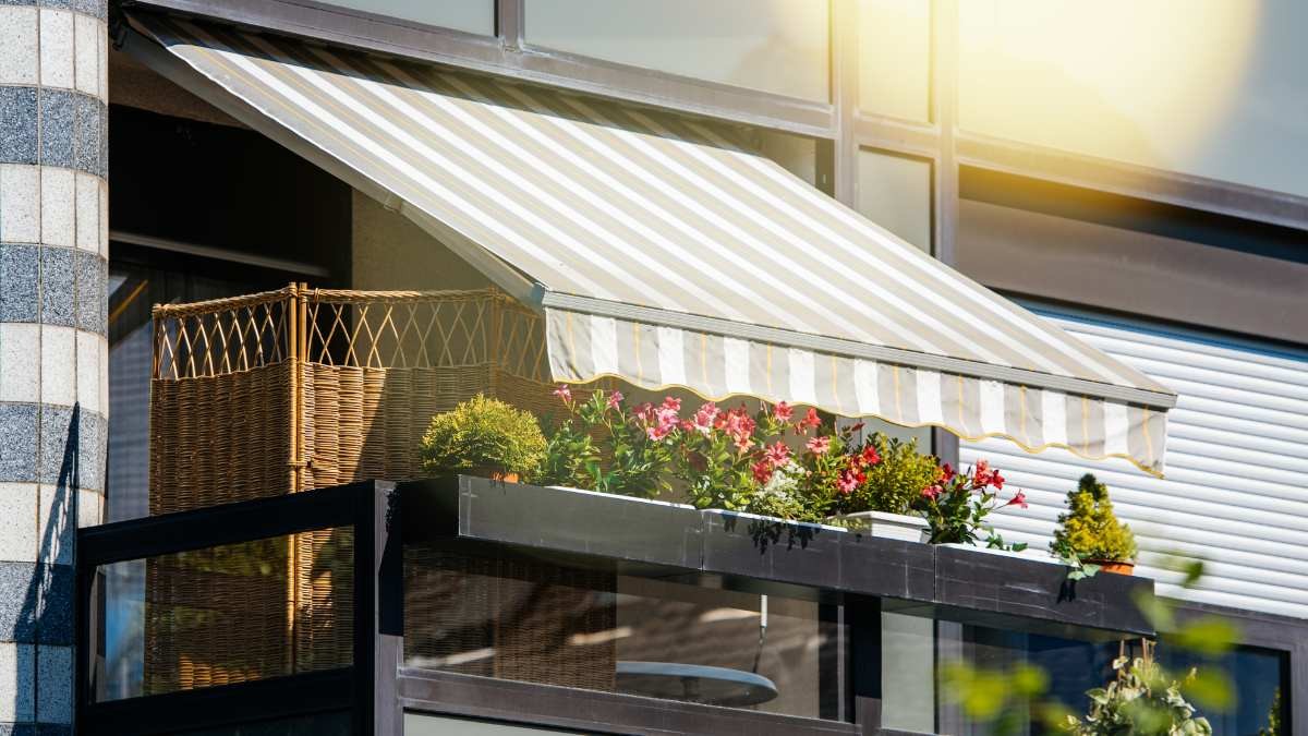 ¿Puede la comunidad prohibirme poner un toldo o pérgola en la terraza? Esto dice la Ley de Propiedad Horizontal