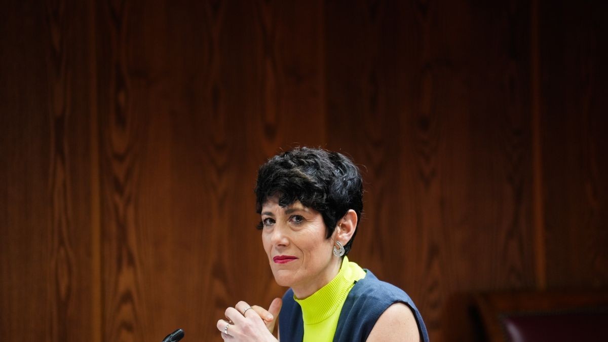 Elma Saiz en una comparecencia