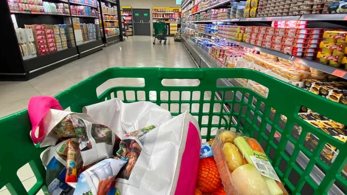 Mercadona busca personal para trabajar de noche de nueve a seis de la madrugada por 2.100 euros de sueldo más plus de nocturnidad