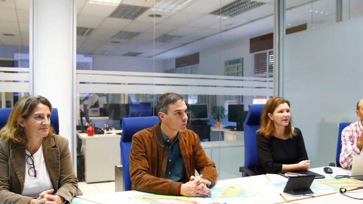 Pedro Sánchez visita la AEMET y recuerda a los españoles que la DANA no ha terminado: “extrememos las precauciones”