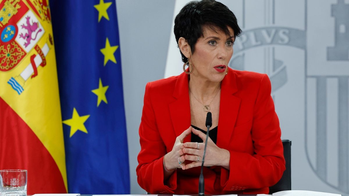 Elma Saiz, ministra de Inclusión, Seguridad Social y Migraciones, hablando.