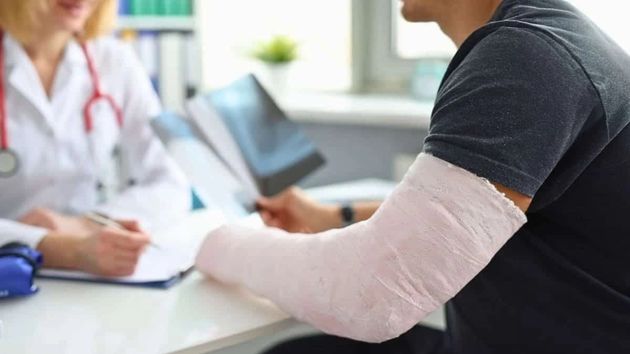 Cuánto se cobra estando de baja en 2026 y quién paga: cuantía máxima