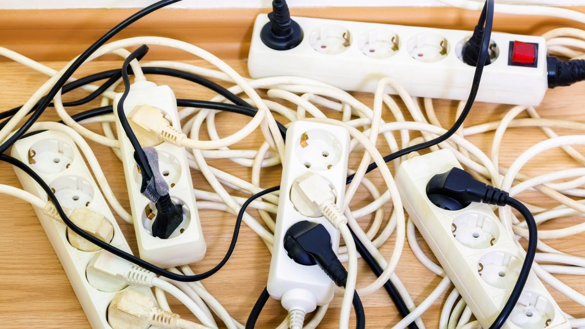 Regletas cables enchufados