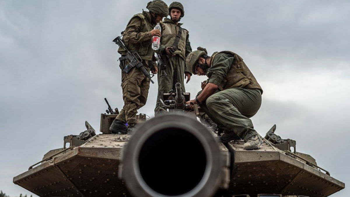 Militares haciendo maniobras