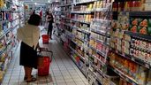 Mujer comprando en un supermercado