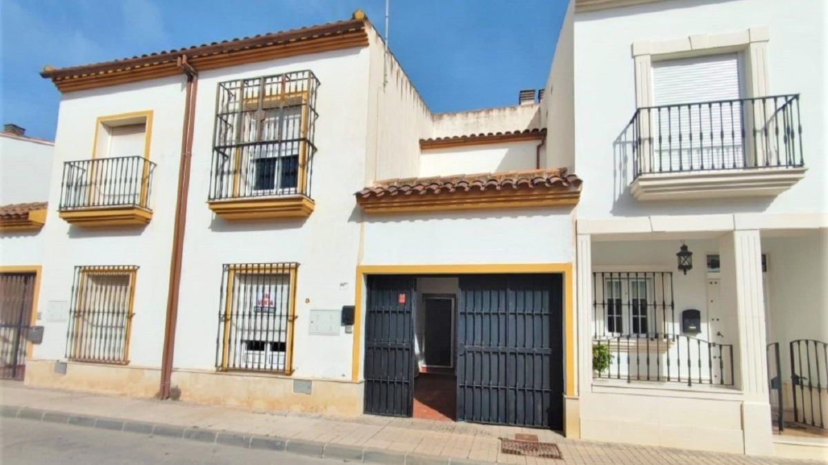 Fachada de una vivienda en venta de Kutxabank Fachada de una vivienda en venta de Kutxabank