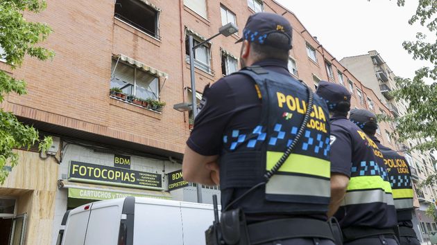 Dos policías locales