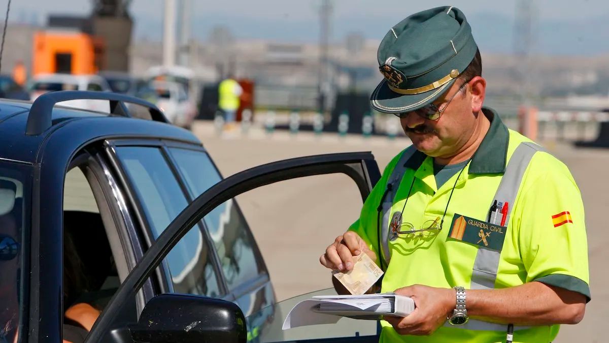 Un agente de la Guardia Civil de Tráfico