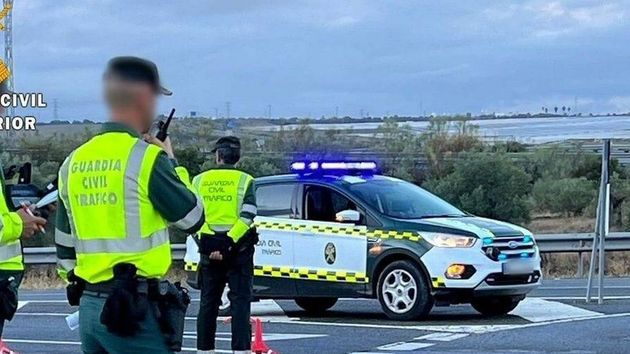La Guardia Civil informa que los pasajeros de un vehículo también pueden recibir multas de hasta 500 euros