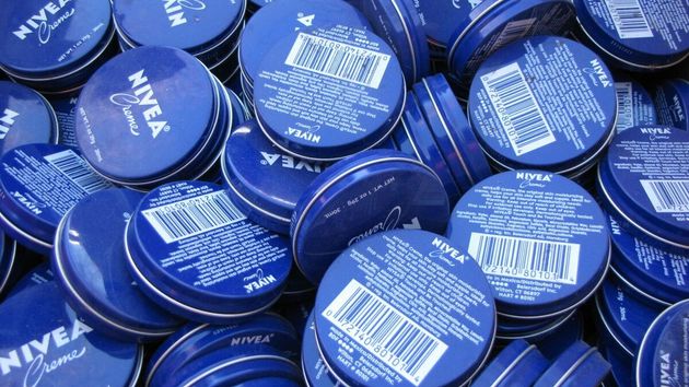 La OCU analiza si la Nivea de lata azul es tan buena como dicen: esta es su conclusión sobre su poder de hidratación
