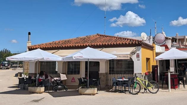 El bar de carretera donde debes parar a comer sí o sí en Andalucía: cocina casera a un paso del mar en la N-340