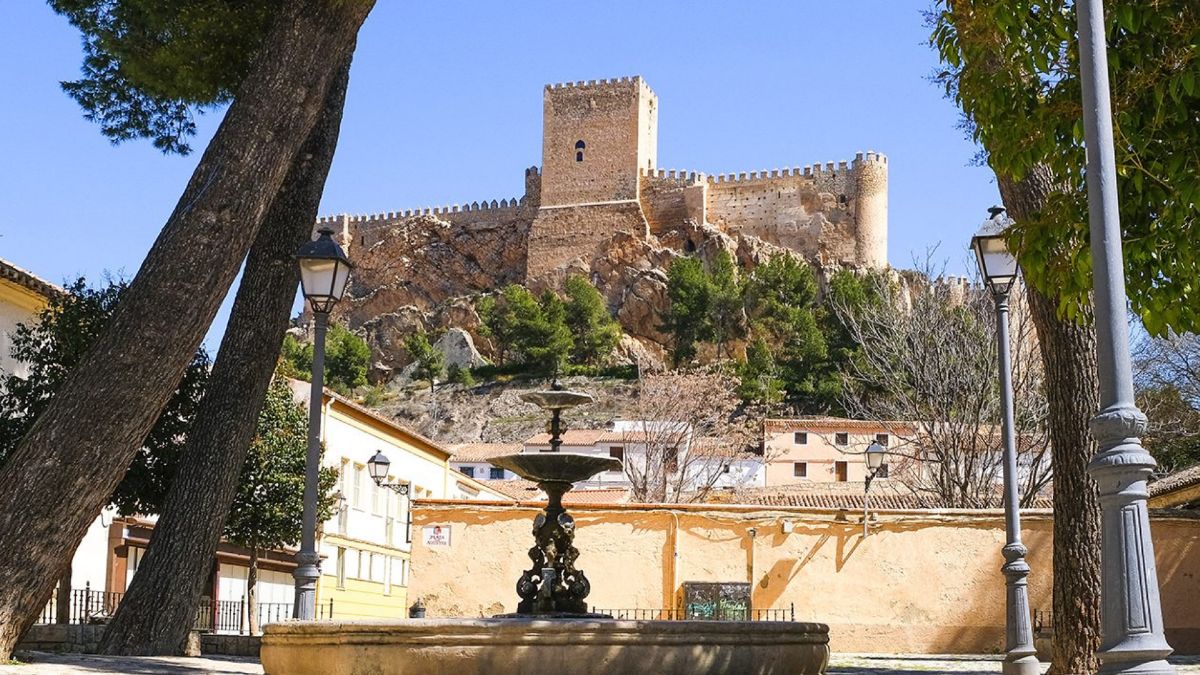 Castillo Almansa vista desde abajo
