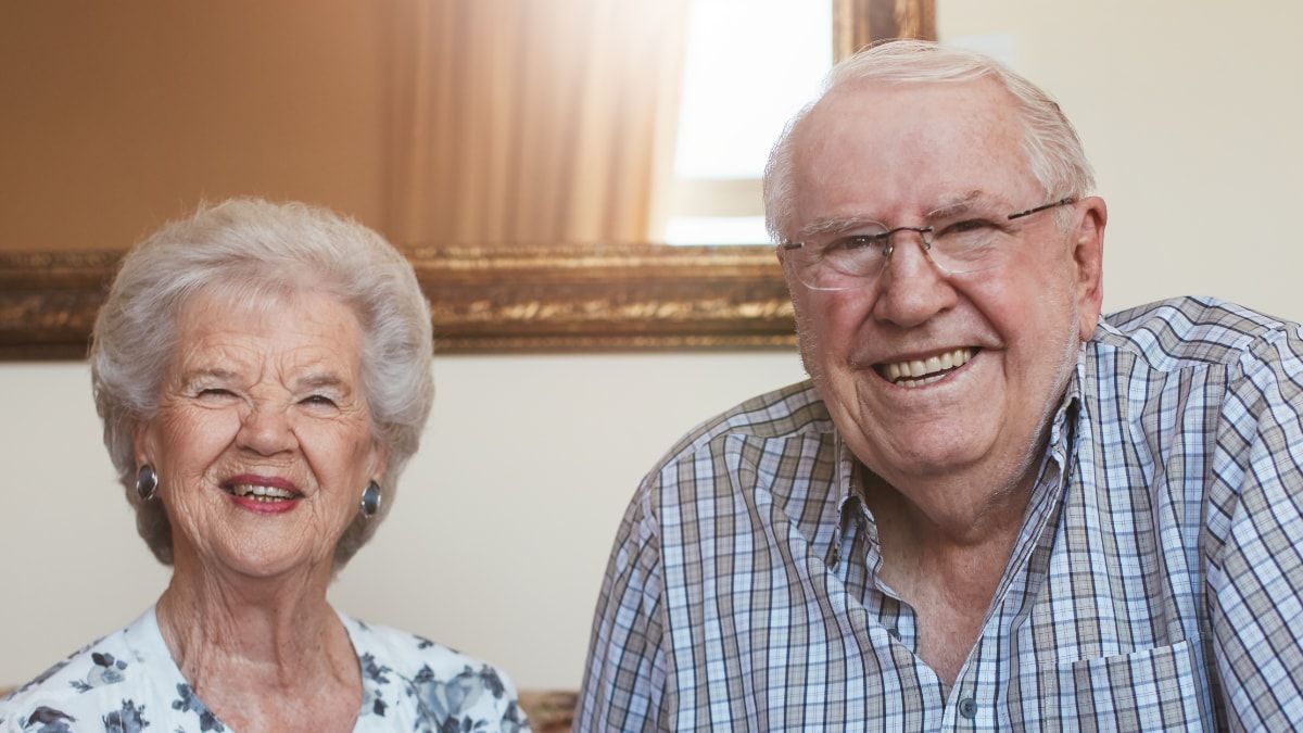 Benoît y Dominique Sagona casi habían renunciado a tener una vivienda propia. Pero la pareja octogenaria finalmente dio el paso pareja ancianos