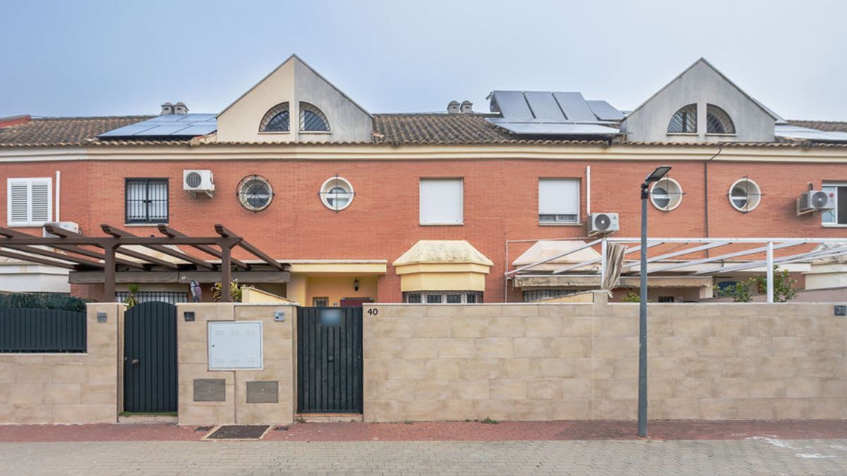 Fachada de un chalet en venta de BBVA Fachada de un chalet en venta de BBVA