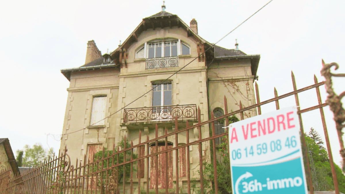 Una mansión abandonada en venta en Treignac Una mansión abandonada en venta en Treignac