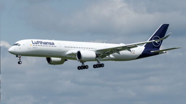 Un copiloto de avión se desmaya y vuela sin nadie al control durante 10 minutos