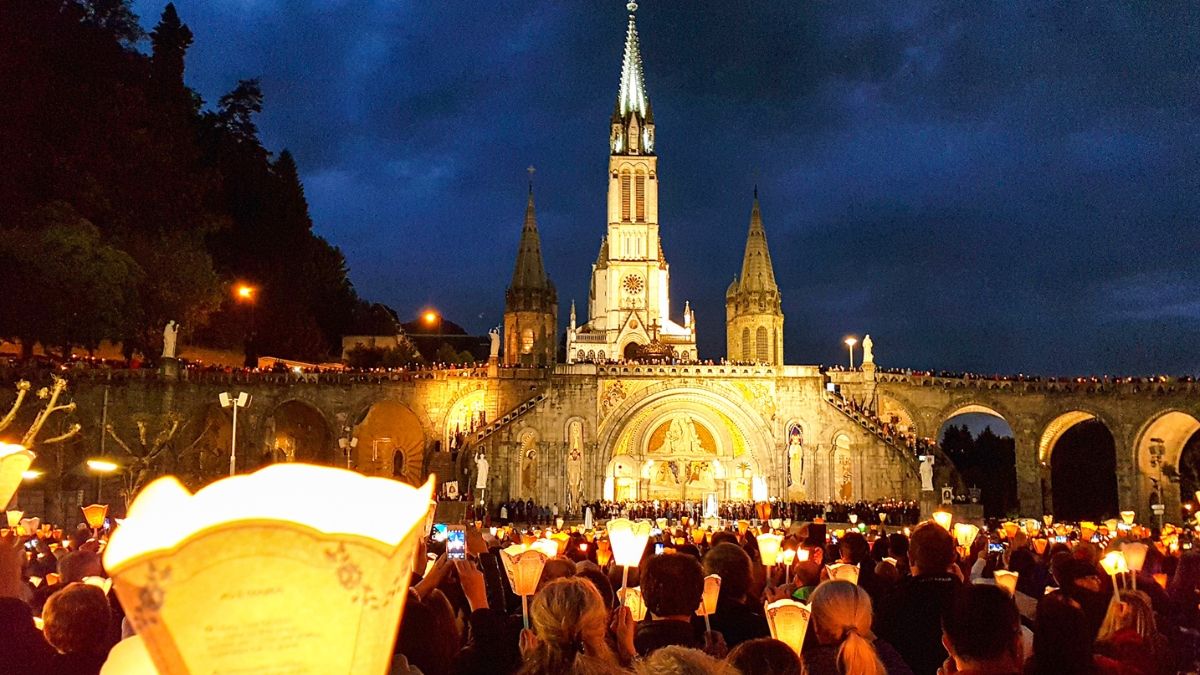 Procesión de las antorchas en Lourdes. Lourdes