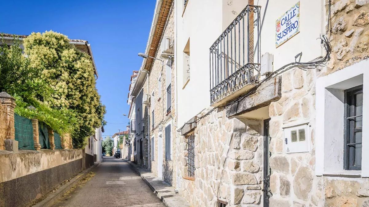 Calle del Suspiro en la localidad de Alcocer. Alcocer