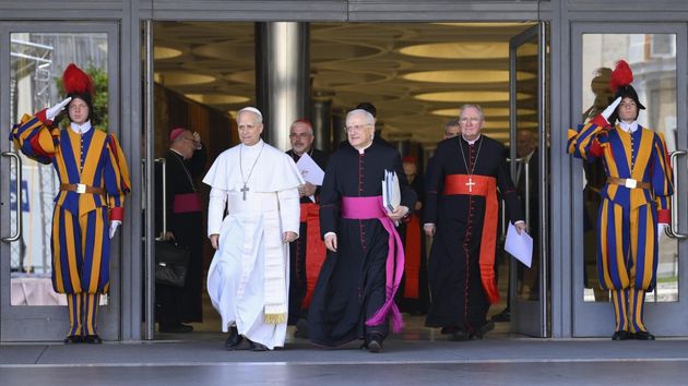 Sale a la luz el sorprendente sueldo de la Guardia Suiza del Papa León XIV en el Vaticano