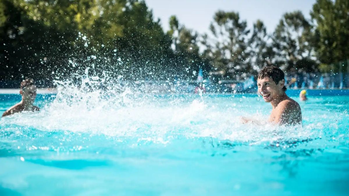 La comunidad de vecinos podrá prohibir a estos propietarios e inquilinos que usen la piscina en verano Piscina