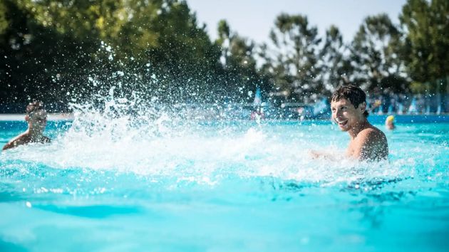 La comunidad de vecinos podrá prohibir a estos propietarios e inquilinos que usen la piscina en verano