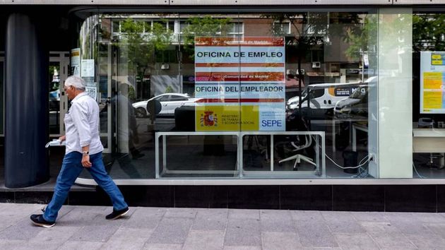 El SEPE confirma el pago de un subsidio de 10.980 euros a las personas que han cotizado menos de un año El SEPE confirma el pago de un subsidio de 10.980 euros a las personas que han cotizado menos de un año