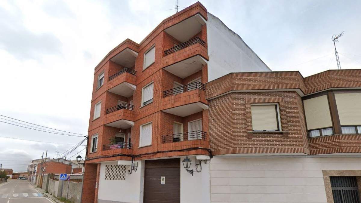Fachada del piso en calle Talavera, Velada Fachada del piso en calle Talavera, Velada