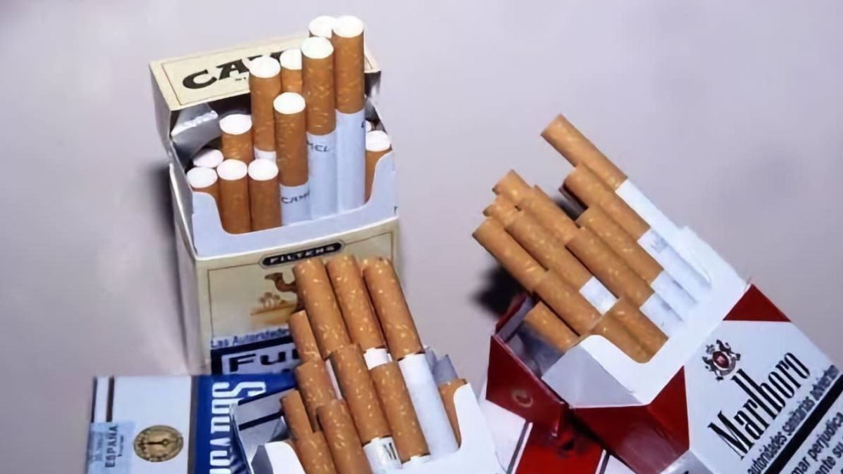 Cajas de tabaco con cigarrillos. Cajas tabaco