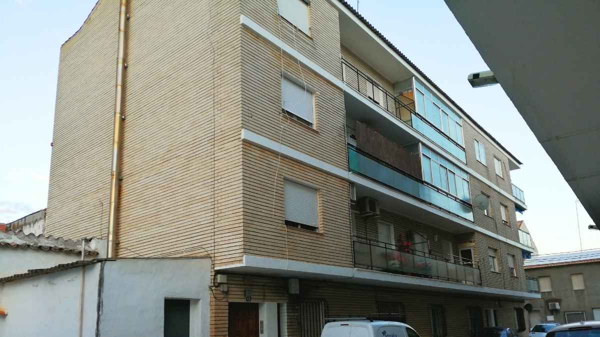 Fachada del piso de Solvia en Pedro Muñoz Fachada del piso de Solvia en Pedro Muñoz