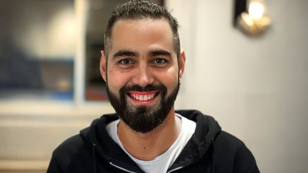 Tobías, 38 años y con una incapacidad permanente absoluta denegada: “Vivo con 725 euros, una deuda de 6.000 y el dolor crónico que me dejó una operación mal indicada”
