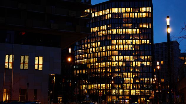 Precio de la luz miércoles 28 de mayo de 2025, por horas: cuándo es más barata y cara en el día