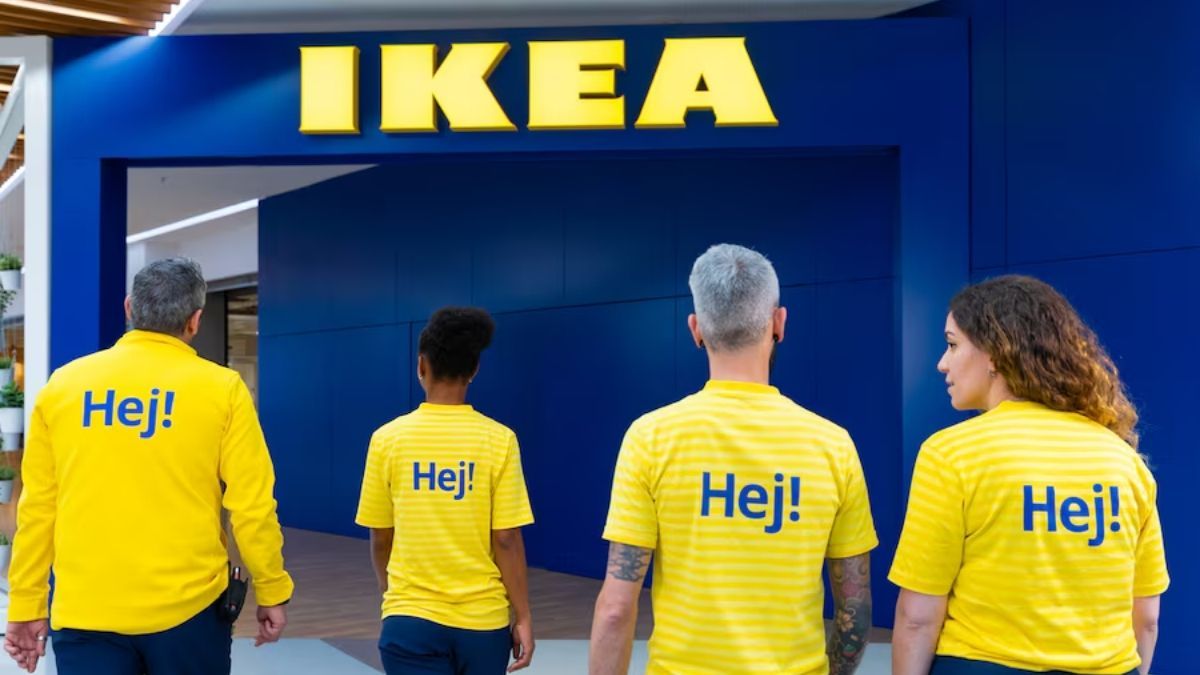 Algunos empleados de IKEA en una tienda Algunos empleados de IKEA en una tienda