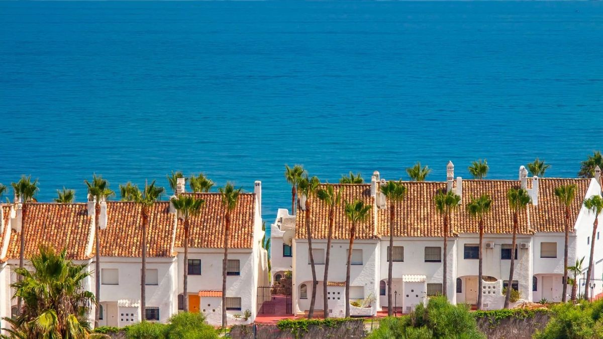 Solvia necesita venderlos y lanza pisos y chalet en la playa desde los 42.800 euros Pisos Solvia