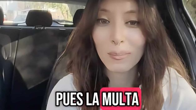 Una profesora de autoescuela aclara quién paga las multas durante las clases prácticas