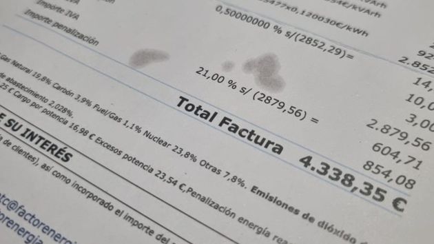 El hábito que hacen el 70% de los hogares en España y nos cuesta 180 euros más en la factura de la luz
