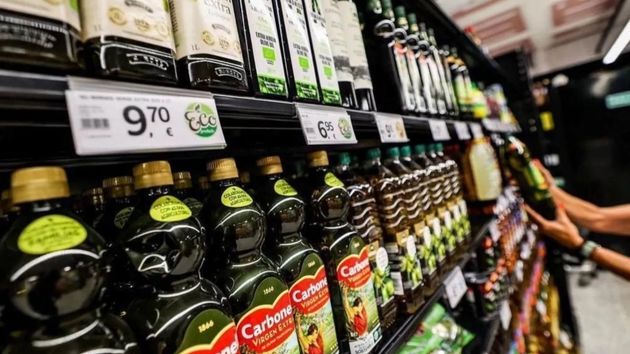 Carrefour oferta el aceite de oliva virgen y tira los precios: menos de 4 euros el litro