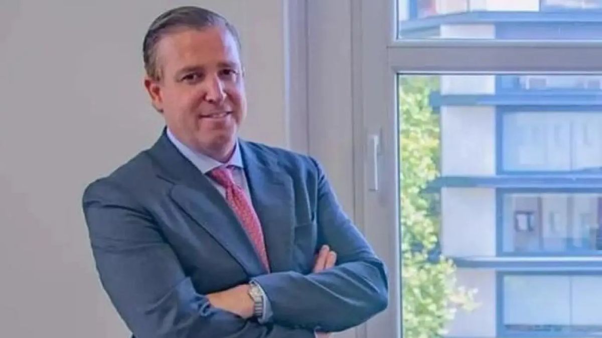 Asesor financiero con dinero