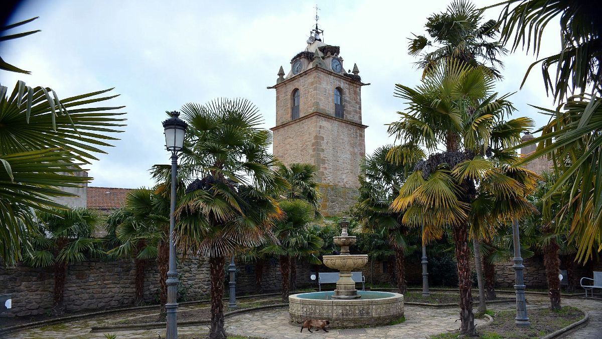 El pueblo de Salamanca a 10 kilómetros de Portugal Plaza de Lumbrares