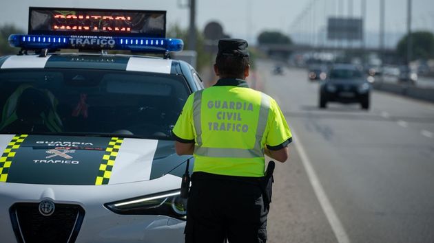 La DGT ya avisó: la multa de 118,65 euros por romper la regla de los dos minutos que sorprende a los conductores