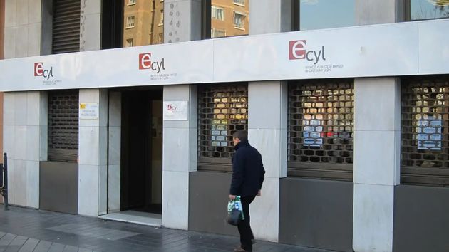 Una oficina de empleo del ECyL despide a 100 trabajadores y la justicia dice que es improcedente, pero no nulo: deben ser readmitidos o cobrar una indemnización