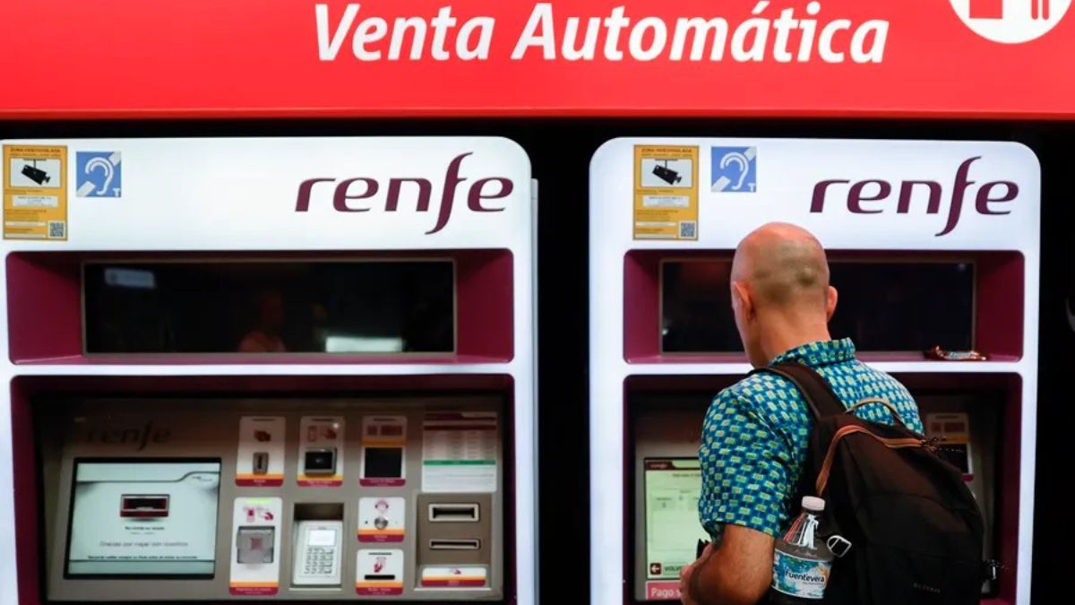 Maquinas expendedoras de billetes en una estación
