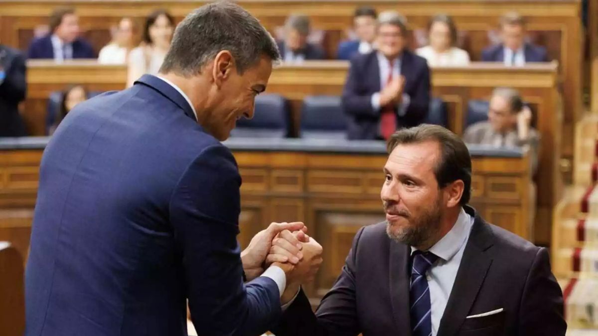 El presidente del Gobierno, Pedro Sánchez y el ministro de Transportes, Óscar Puente Pedro Sánchez y Óscar Puente